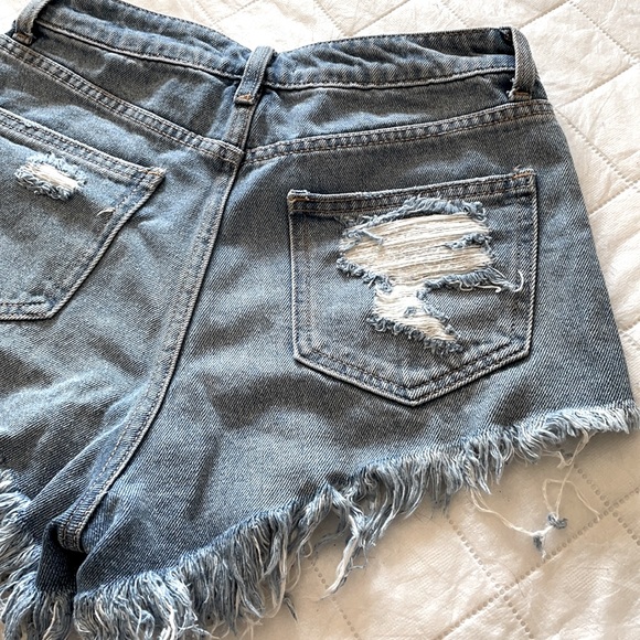 Super-Flattering Fashion Nova HR distress shorts - Picture 7 of 10